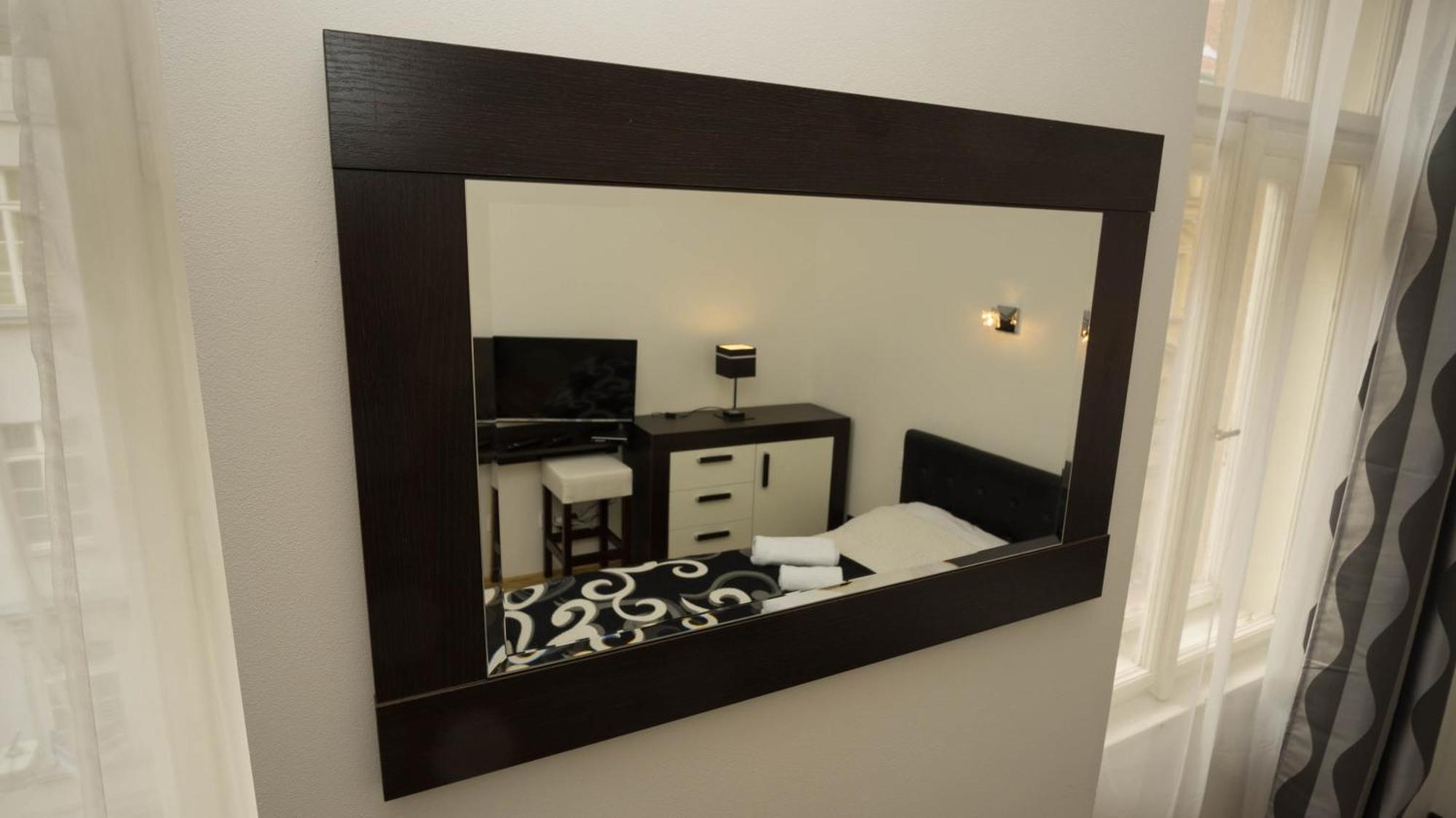 Black & White By Wenceslas Square And Muzeum Appartement *