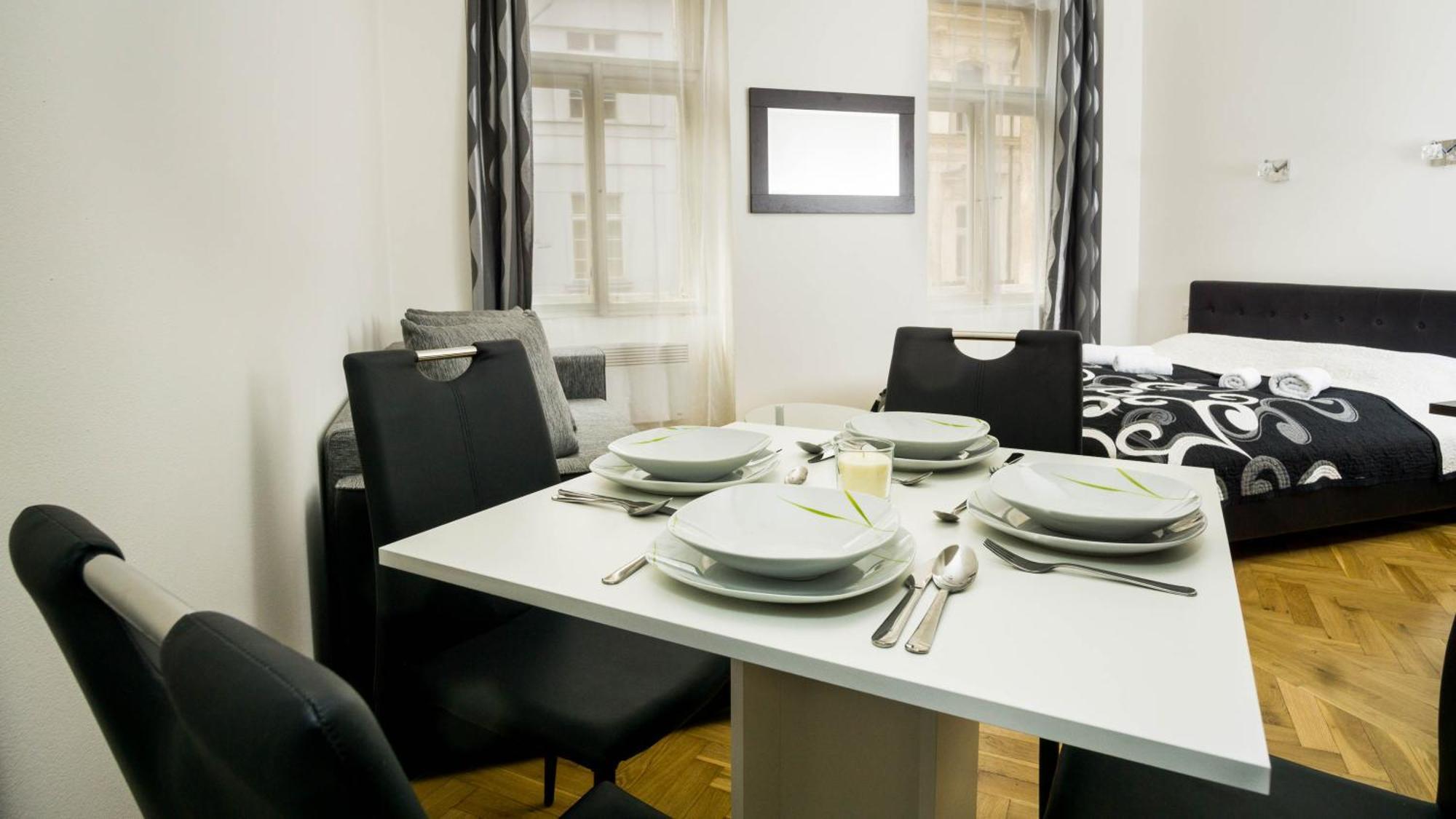 Appartement Black & White By Wenceslas Square And Muzeum Prague