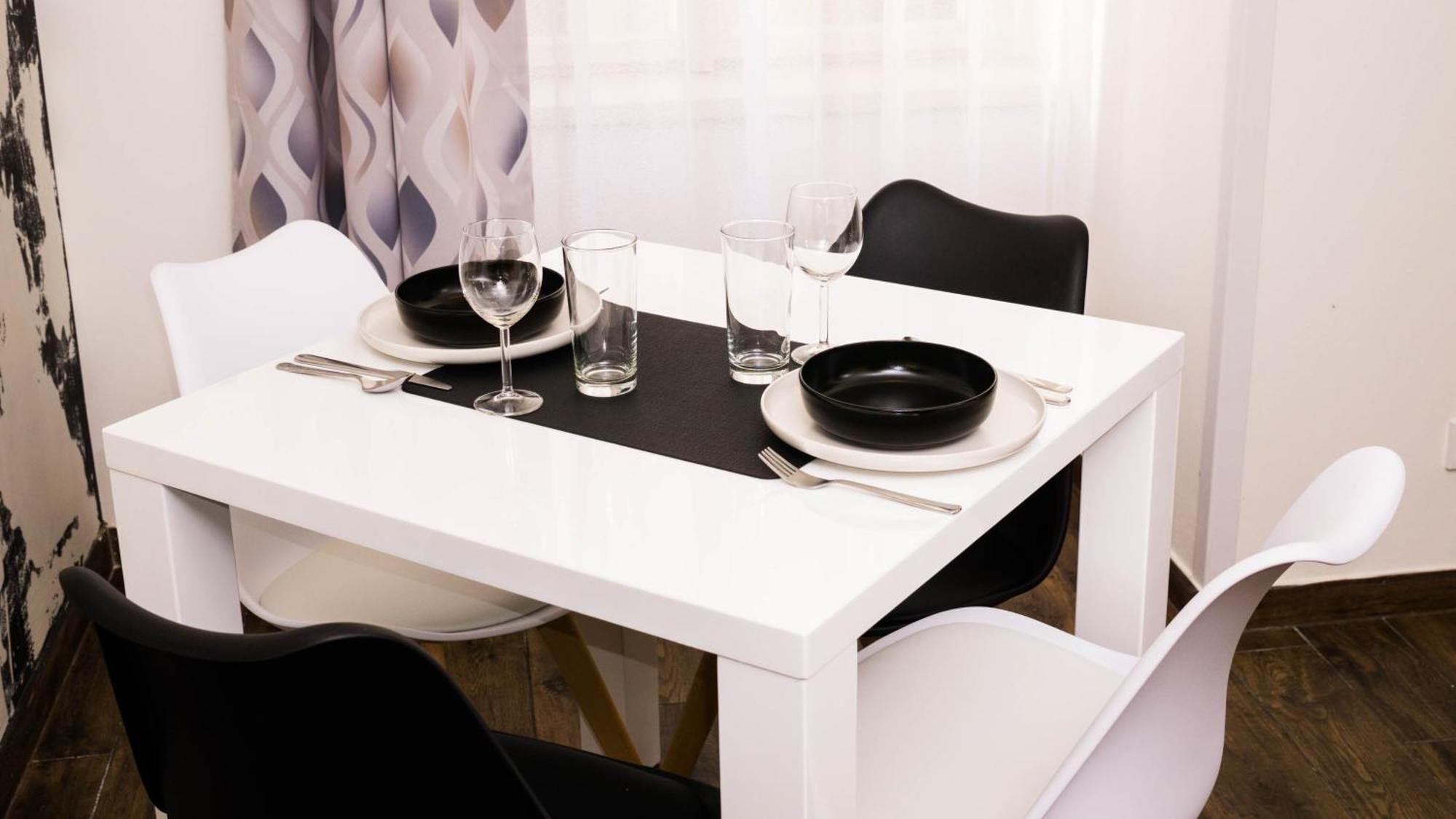 Black & White By Wenceslas Square And Muzeum Appartement Prague