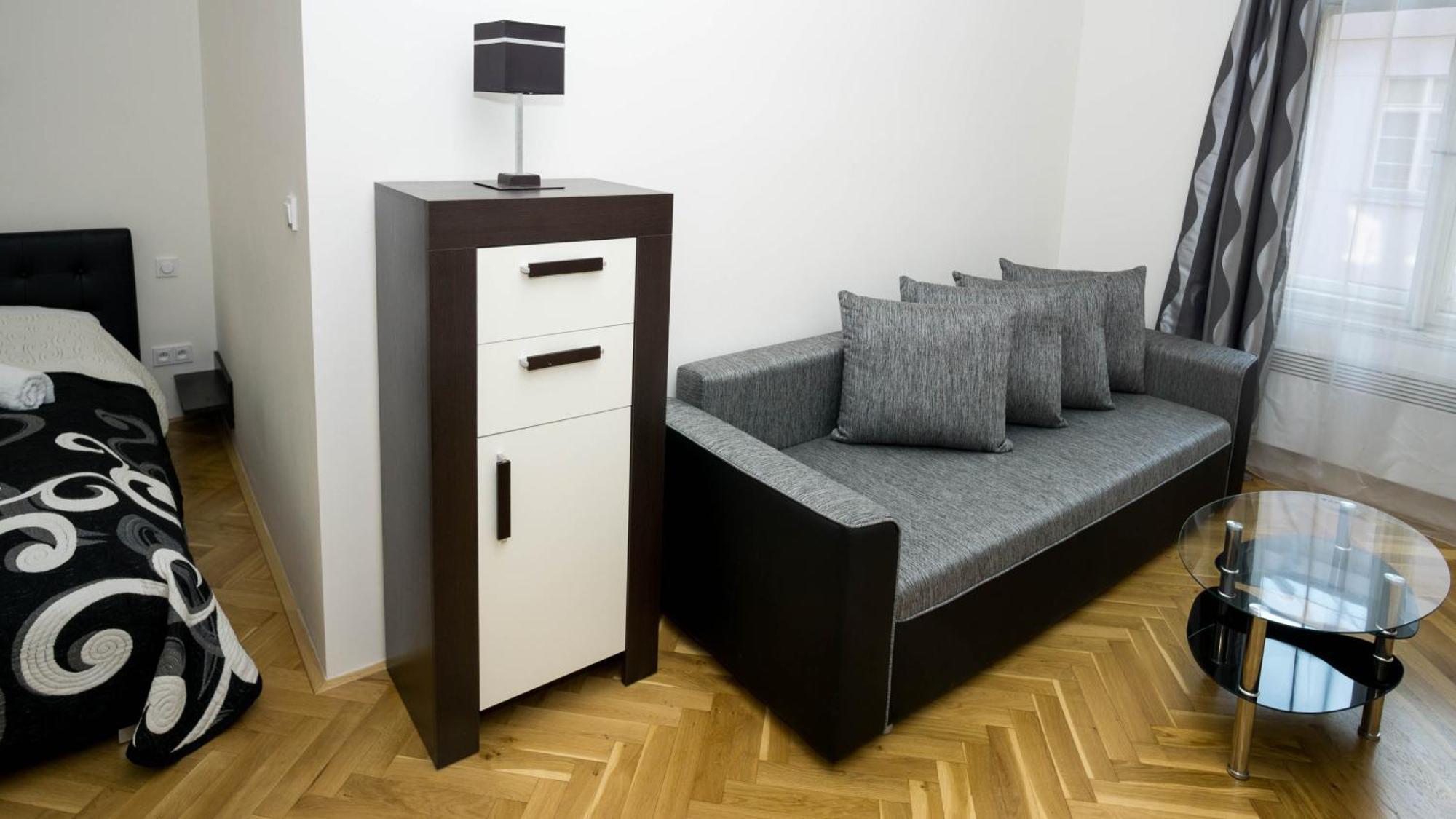 Apartamento Black & White Apartment Prague By Wenceslas Square And Muzeum