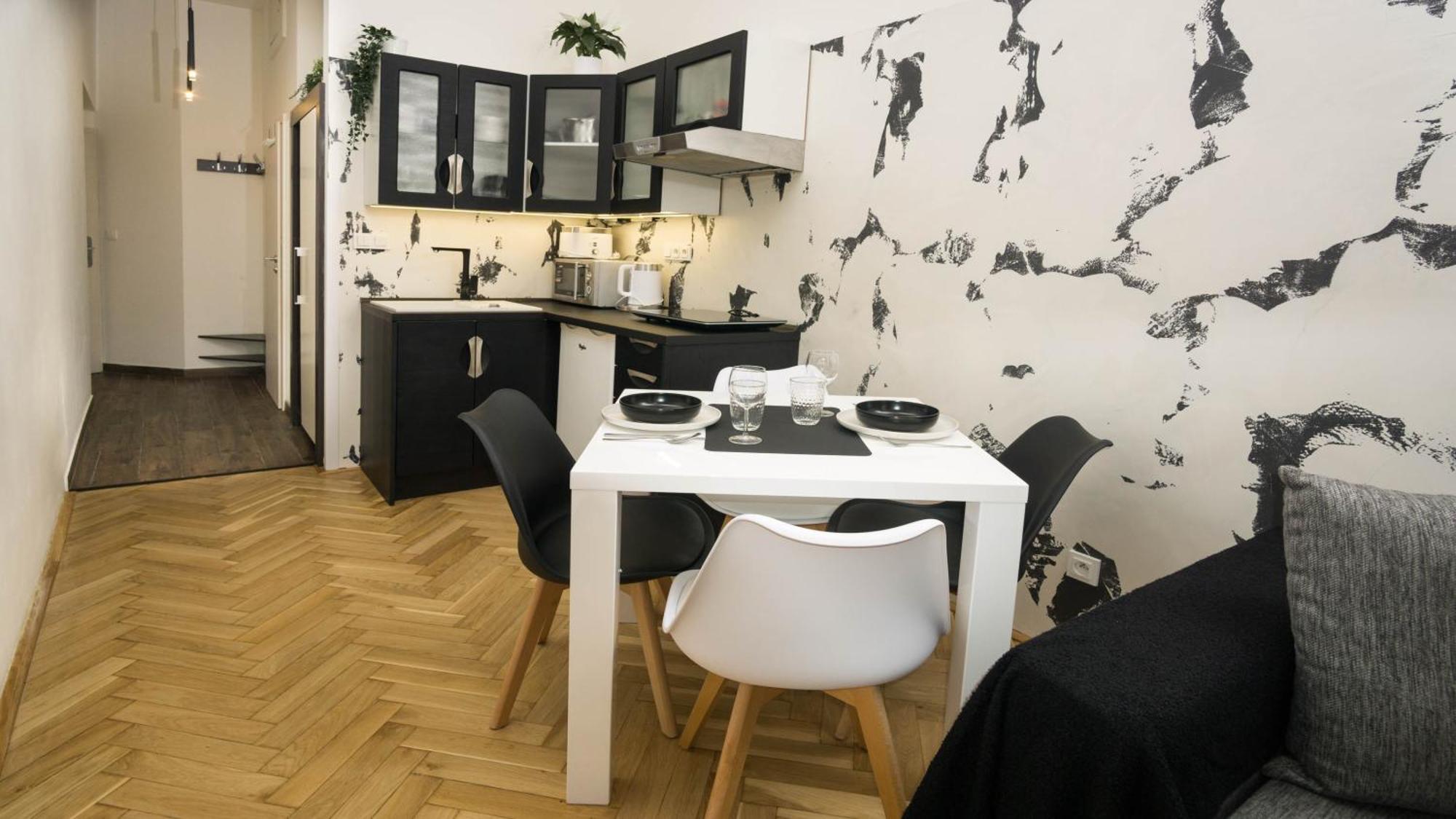 Apartamento Black & White Apartment Prague By Wenceslas Square And Muzeum Praga