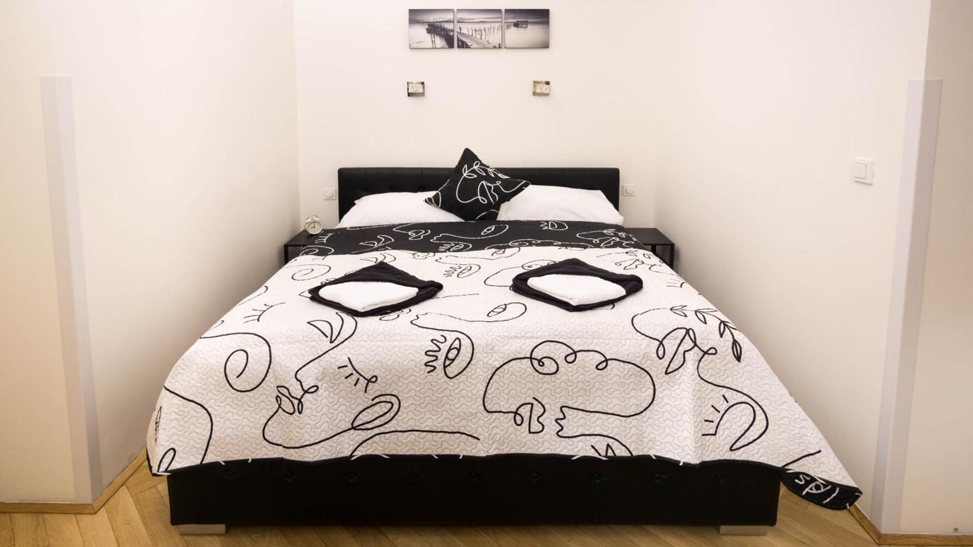 Apartamento Black & White Apartment Prague By Wenceslas Square And Muzeum Praga
