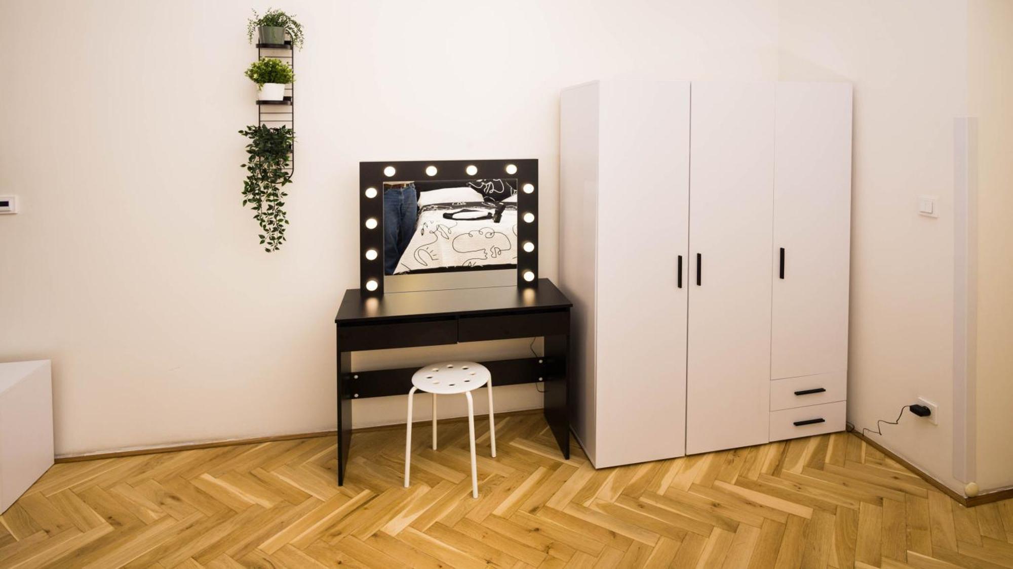 Black & White Apartment Prague By Wenceslas Square And Muzeum Praga