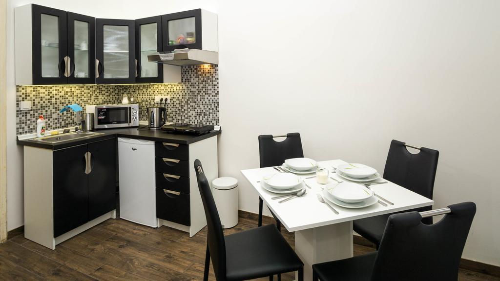Apartamento Black & White Apartment Prague By Wenceslas Square And Muzeum
