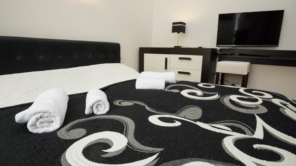 Black & White Apartment Prague By Wenceslas Square And Muzeum Apartamento Praga